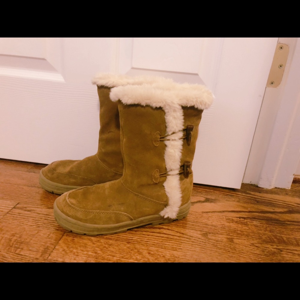 white mountain Chestnut Suede Boots